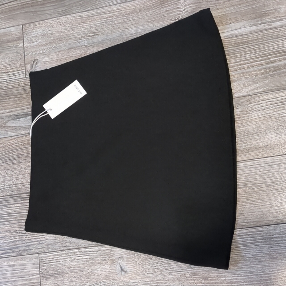 5/$25 ANTISTAR NWT Black Skirt Small